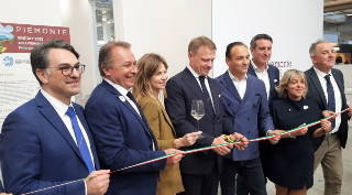 Vinitaly, il ministro Lollobrigida inaugura lo stand Piemonte
